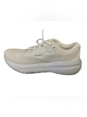 Brooks women’s Ghost 2 Max white